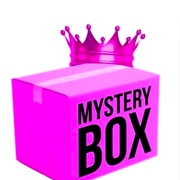 Mystery box! Woman’s size medium! 20 items - Picture 1 of 1